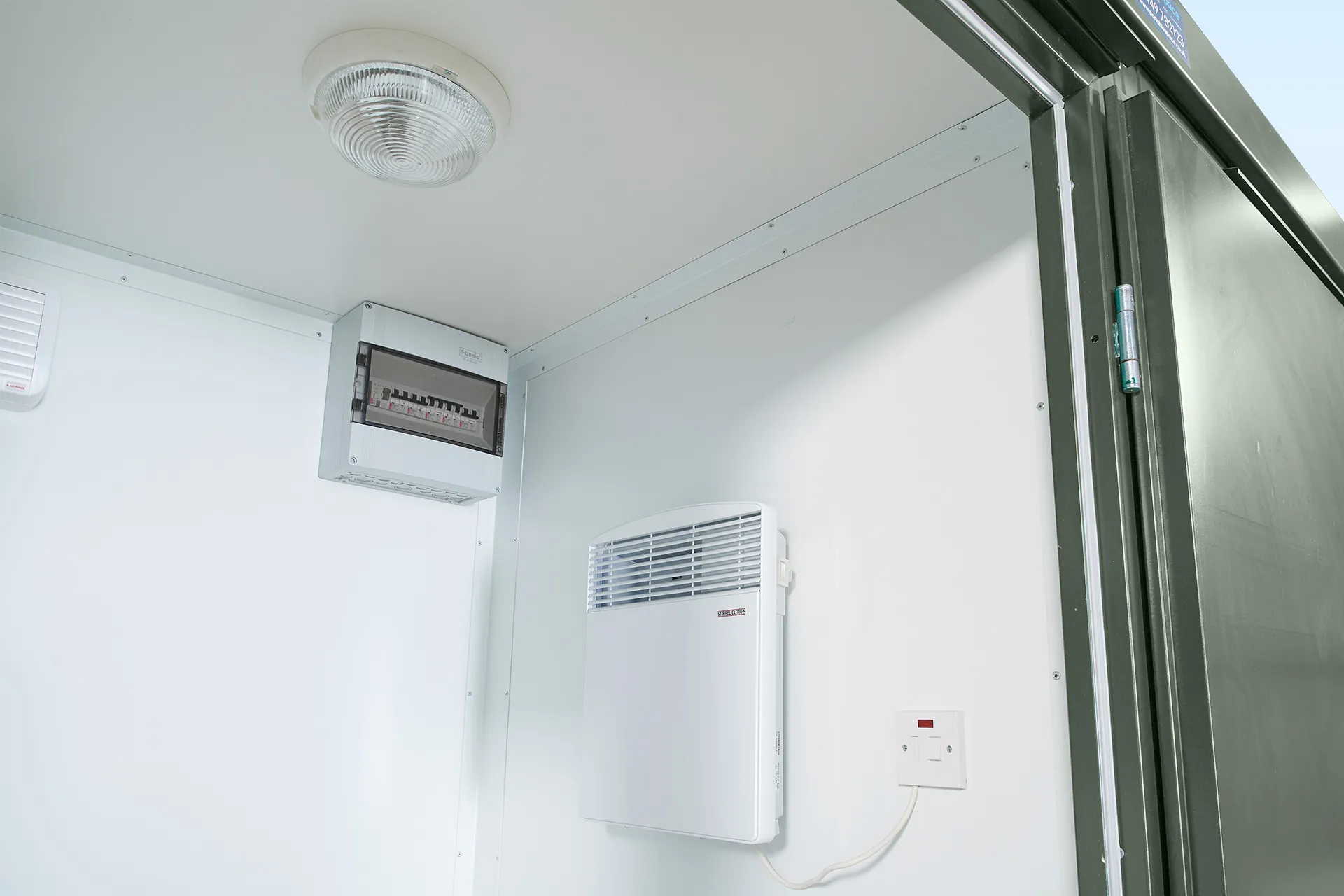 Sanitaire double 1+1 raccordement secteur 8 pieds x 5 pieds (vert bouteille) – Image 3