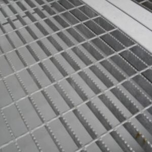 Conteneur à bac de rétention et plancher caillebotis 10 pieds x 8 pieds – Neuf