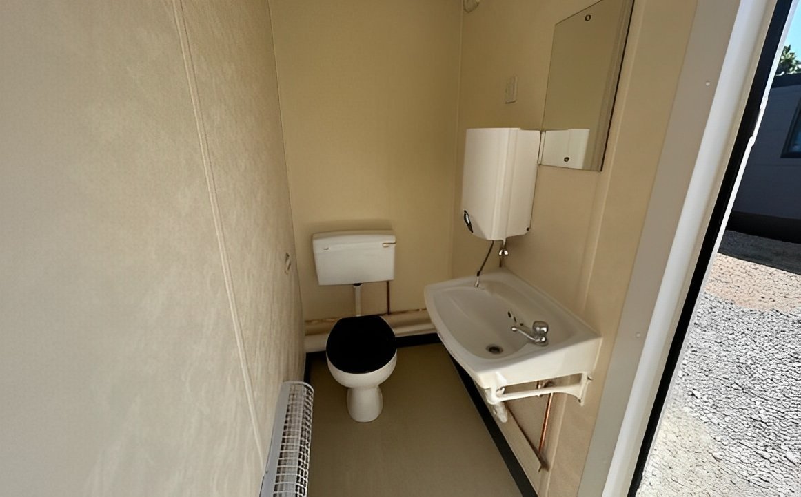 Bloc sanitaire 2+1 sur vérins, 12 pieds x 9 pieds – Image 7