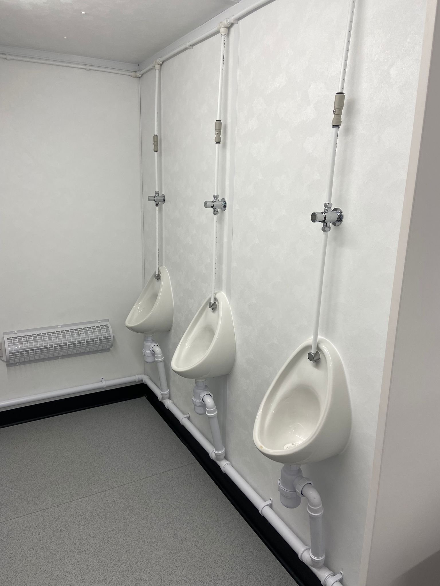 Cabine sanitaire acier 6+1 postes – Image 6