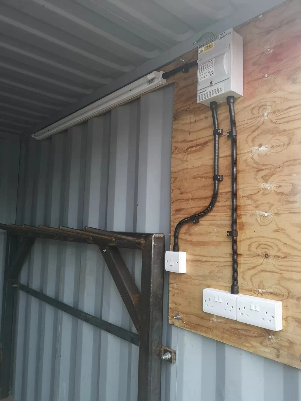Conteneur de stockage sur mesure 10 x 8 pieds — local gréement / matériel – Image 4